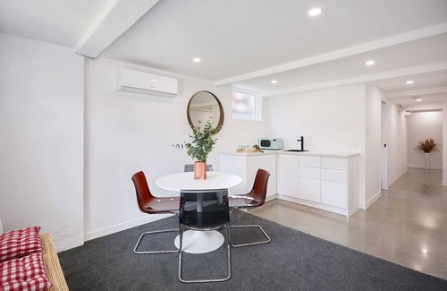 Labrador Apartment | The Queenslander! Bright - Breezy - Beautiful