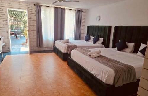 Palm Beach Hotel | The Queenslander Motel