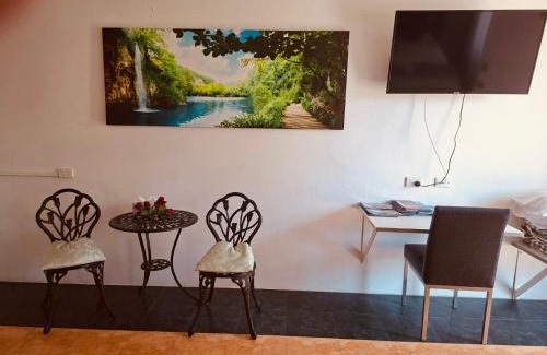 Palm Beach Hotel | The Queenslander Motel
