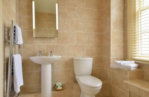 Much Wenlock Hotel | The Raven Hotel Much Wenlock