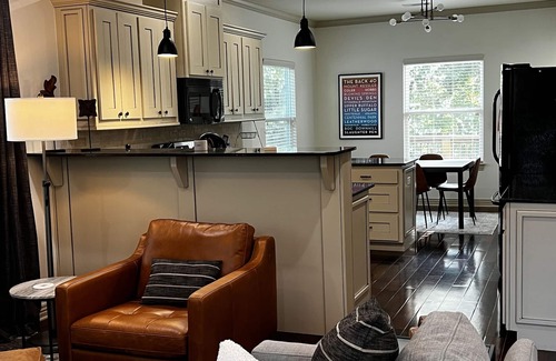 Fayetteville House | The Razorback Rose: Walk to Baum/Razorback Stadium & Tsa La Gi Bike Park & Trail
