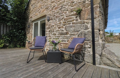 Helford Passage Cottage | The Reading Room