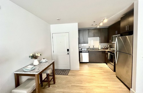University Condo | "The Rebel Derby" - Walk to Campus & The Square with 2 Parking Spaces!