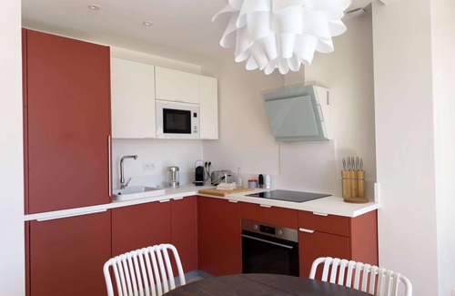 Aigues-Mortes Medieval City House | The Red Duplex - a unique apartment with a spa in the heart of the Aigues-Mortes ramparts!