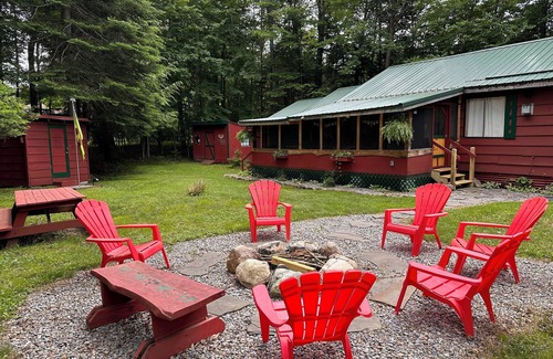 Inlet Cottage | “The Red Fern Retreat”- charming home waiting for you to enjoy!