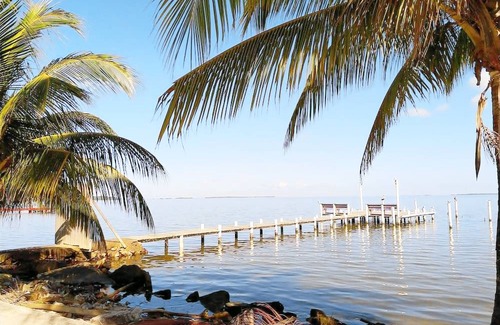 Bella Vista Hotel | The Red Hut Inn