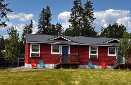 Coram Apartment | The Red Station by Glacier - Apartment #1 with AC and laundry