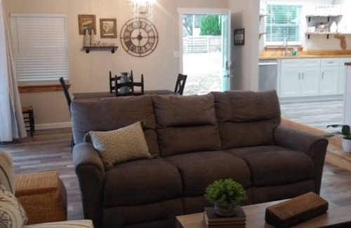 Fruitland Cottage | The Reeling Inn on the River