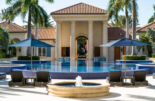 Grace Bay House | The Regent Grand Resort: 4 Bedroom Ocean Front Suite