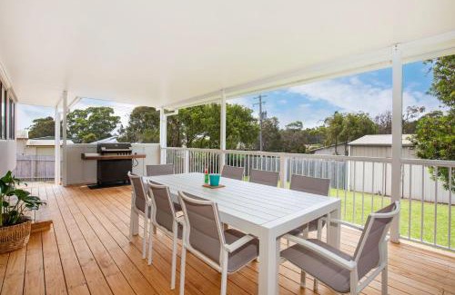 Culburra Beach House | The Relax Shack - Pet Friendly - 8 Mins Walk to Beach