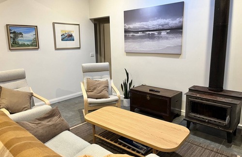 Somers House | The relaxing Blue Beach Shack, short walk to the river mouth, 5 bedrooms