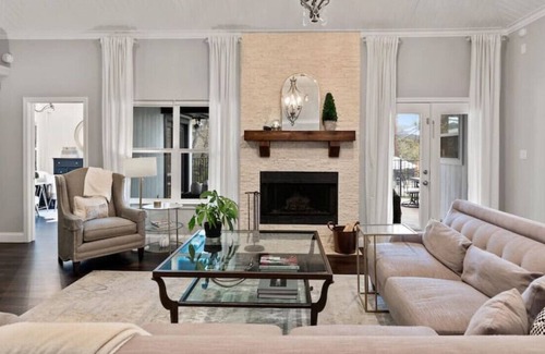 South Arlington House | THE Residence at Seven6 w/Pool+