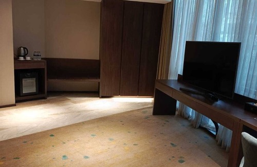 Dhaka House | The Residence by Gulshan Club is located 26 minutes driveway from Airport!