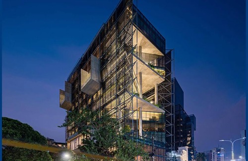 Dhaka House | The Residence by Gulshan Club is located 26 minutes driveway from Airport!