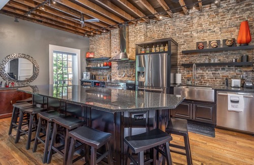 Danville Apartment | The Residence - Luxury 3 BR apt in downtown Danville