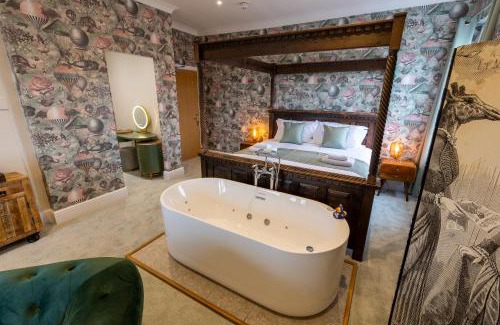 Whitby Hotel | The Resolution Hotel