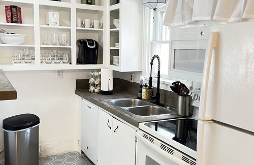 South Overton House | The Retreat - 2Bd/1Ba - Walk to Texas Tech Campus