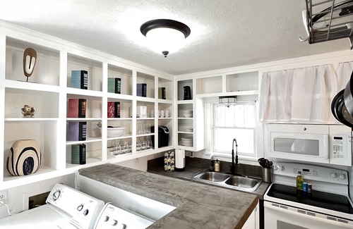 South Overton House | The Retreat - 2Bd/1Ba - Walk to Texas Tech Campus