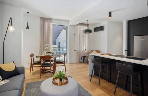 Hobart Central Business District Apartment | The Retreat at Saddlers House with Private Balcony