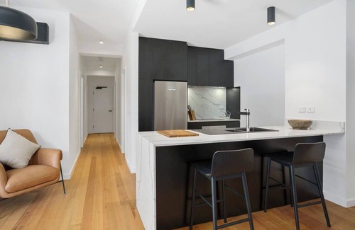 Hobart Central Business District Apartment | The Retreat at Saddlers House with Private Balcony
