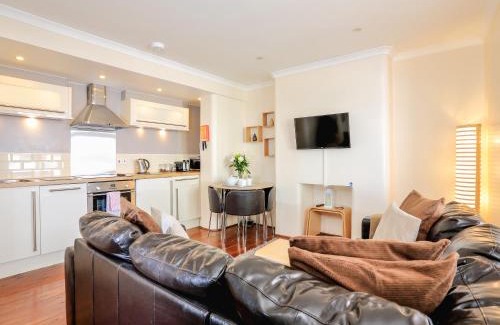 Dartmouth House | The Retreat
