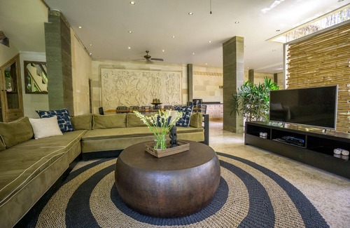 Batubelig Villa | The Retreat - Lush Private Garden