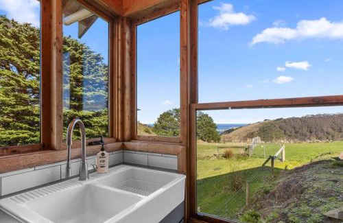 Apollo Bay House | The Reverie Barn - Dreamy Views