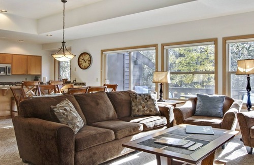 Sunriver Condo | The Ridge at Sunriver - Condo #16 - Access provided to onsite seasonal swimming pool & tennis facilities, year-round hot tub plus 4 bikes