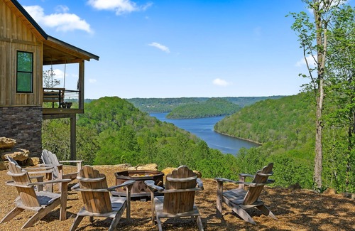 Smithville Ski Chalet | The Ridge Over Looking Center Hill Lake