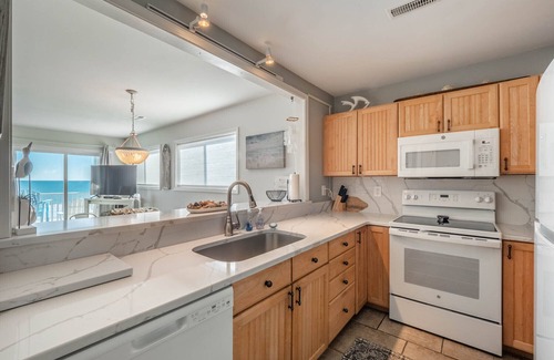 Kure Beach Condo | The Riggings H2-Kure Beach | Oceanfront + Pool