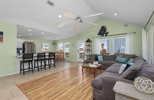 Surfside Beach House | The Rising Sun - 2nd Row - Ocean View Steps from Beach - Pet Friendly 🐶