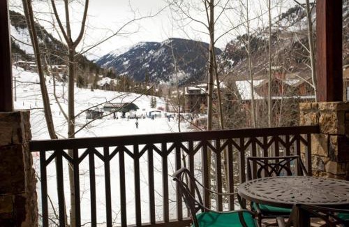 Aspen House | The Ritz-Carlton Club, 3 Bedroom Residence 8211, Ski-in & Ski-out Resort in Aspen Highlands