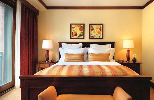 Truckee Hotel | The Ritz-Carlton, Lake Tahoe