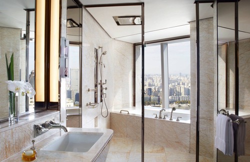 Downtown Shanghai Hotel | The Ritz-Carlton Shanghai, Pudong