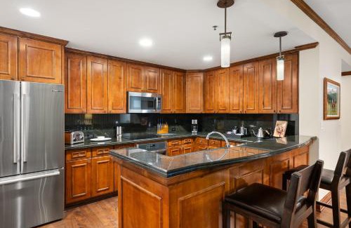 Aspen House | The Ritz-Carlton, Three-Bedroom Premier Residence 8207, Ski-in & Ski-out Resort in Aspen Highlands