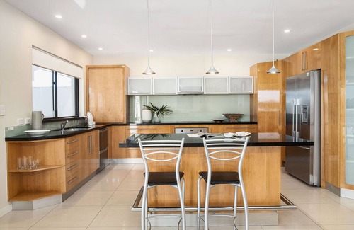 Noosa Heads House | The River Rest - Noosa Jetty Stay