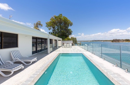 Noosa Heads House | The River Rest - Noosa Jetty Stay