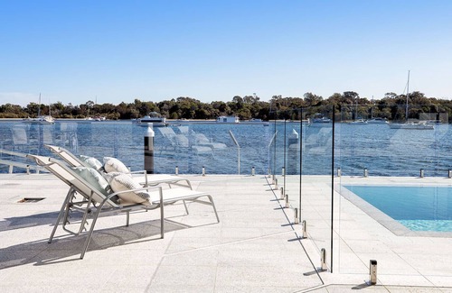 Noosa Heads House | The River Rest - Noosa Jetty Stay