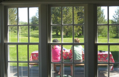 Fort Klamath House | The Riverhouse 4 miles from Crater Lake Park south entrance