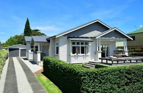 Gisborne House | " The Rivers " Central Gisborne