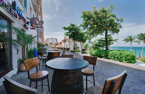 Mang Yang Apartment | The Roar Bar - Elyhaven Venice 89 Fireworks & Sea View