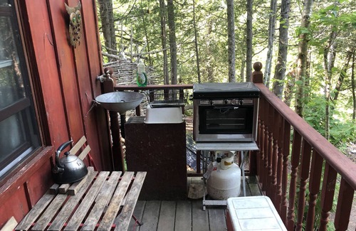 Central Frontenac Cabin | The Robin's Nest Private Woodland Cabin