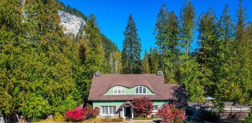 Metaline Falls Ski Chalet | The Rock House of Metaline Falls