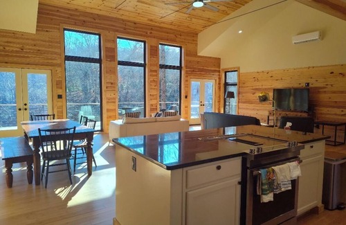 Faber Cabin | The Rockfish River Cabin,Private,River Sounds, Stunning views! 10 min to Rt 151!