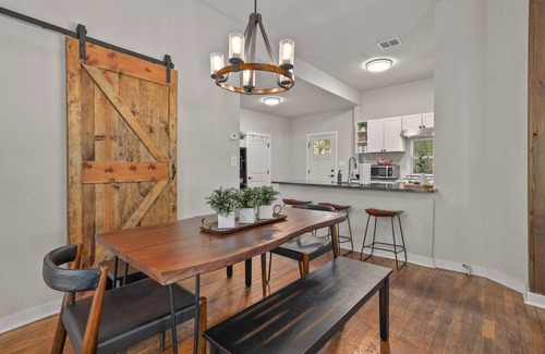 Fayetteville House | The Roselyn - House on Dickson St - 0.5 mi to UofA