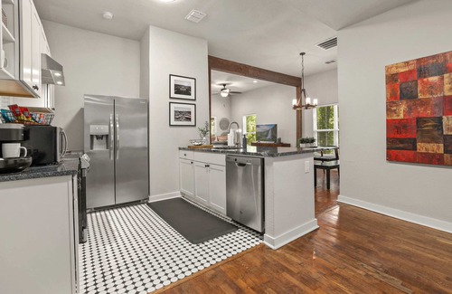 Fayetteville House | The Roselyn - House on Dickson St - 0.5 mi to UofA