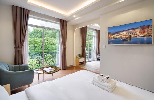 Phu My Hung Hotel | The Royal Nest - Phu My Hung