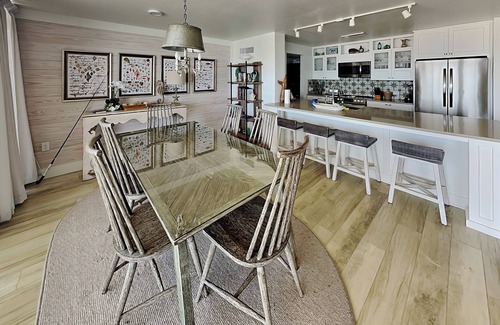 Rockport Condo | The Royal Reef | Pet Friendly, Bay Views + Pool!