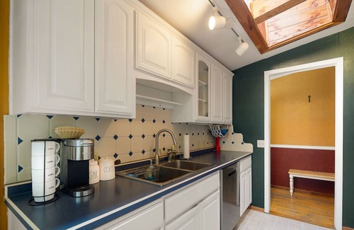 Friendly House | The Rustic Roost: 3 miles to U of O