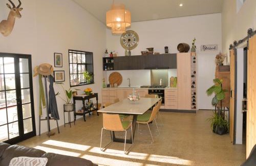 Dudley West House | The Rusty Kangaroo - Spectacular Ocean View Premium Couples Retreat